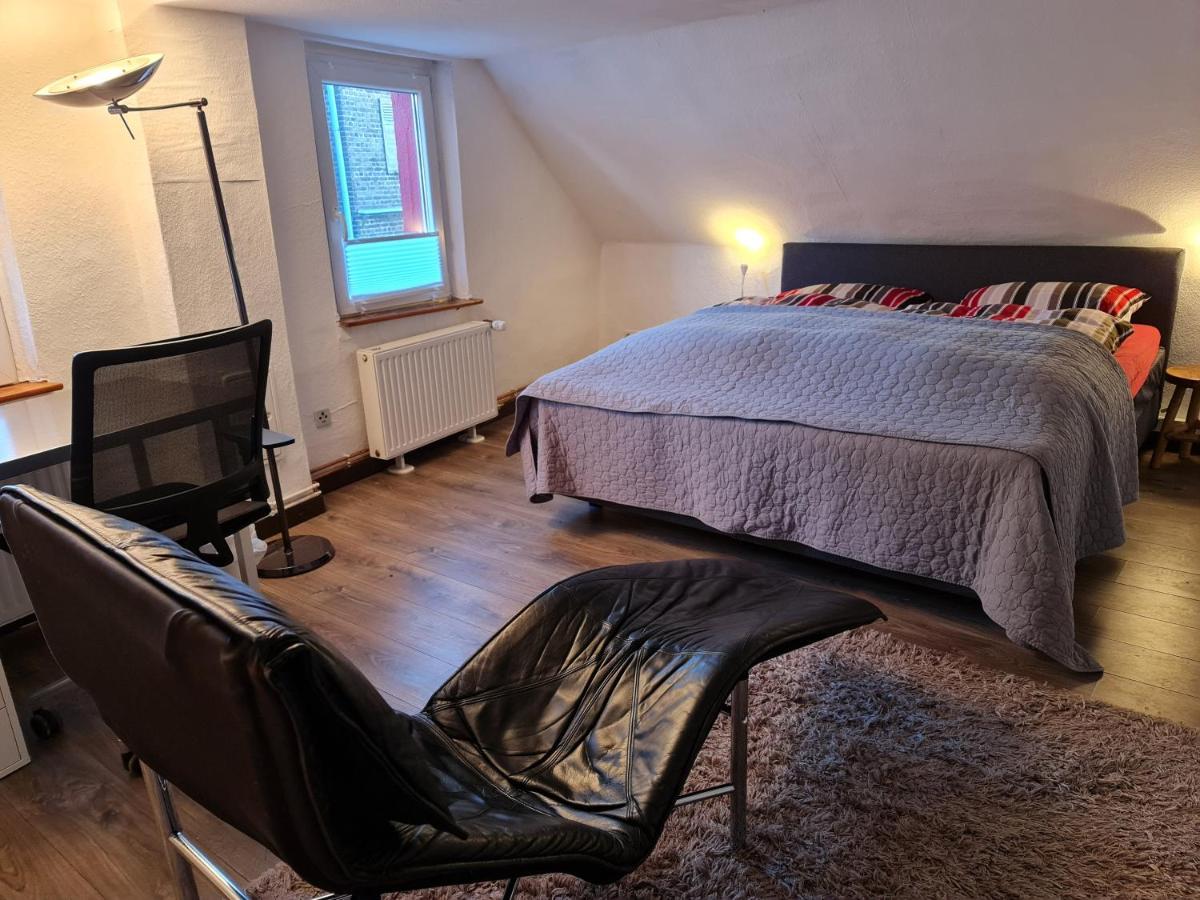Schoenste Lage Am Rhein, Behagliches Haus Mit Kamin. Keulen
