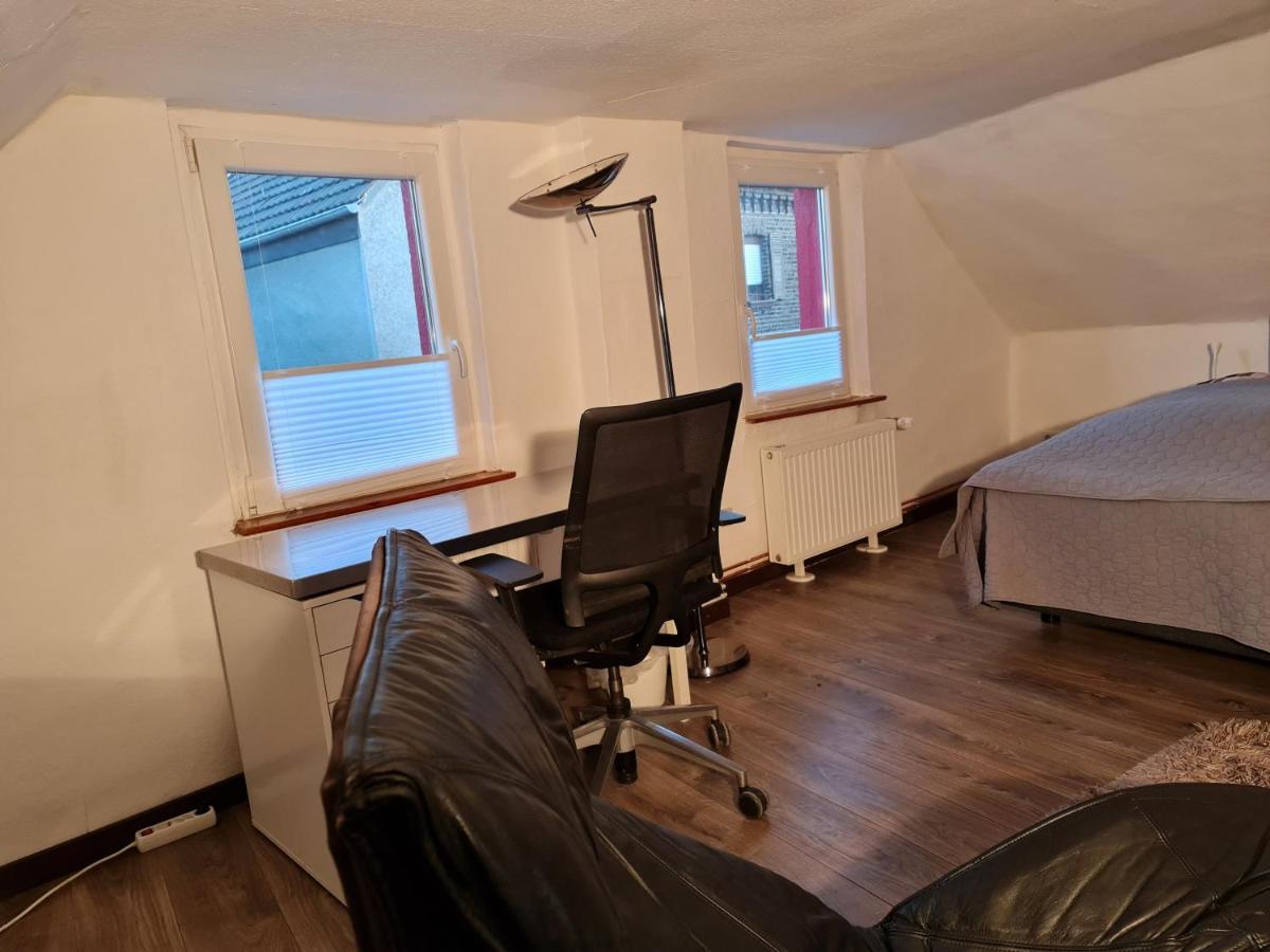 Vakantiehuis Schoenste Lage Am Rhein, Behagliches Haus Mit Kamin. Keulen