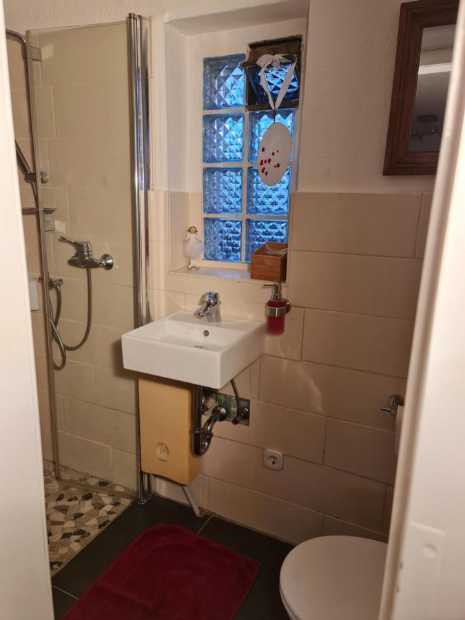 Vakantiehuis Schoenste Lage Am Rhein, Behagliches Haus Mit Kamin.