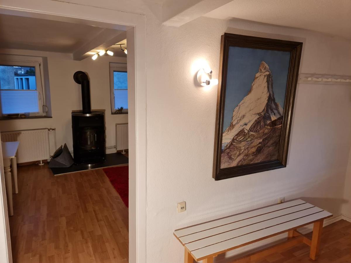 Schoenste Lage Am Rhein, Behagliches Haus Mit Kamin. *