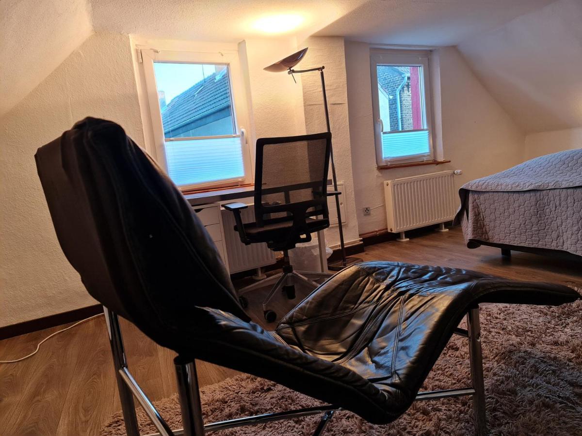 Schoenste Lage Am Rhein, Behagliches Haus Mit Kamin.