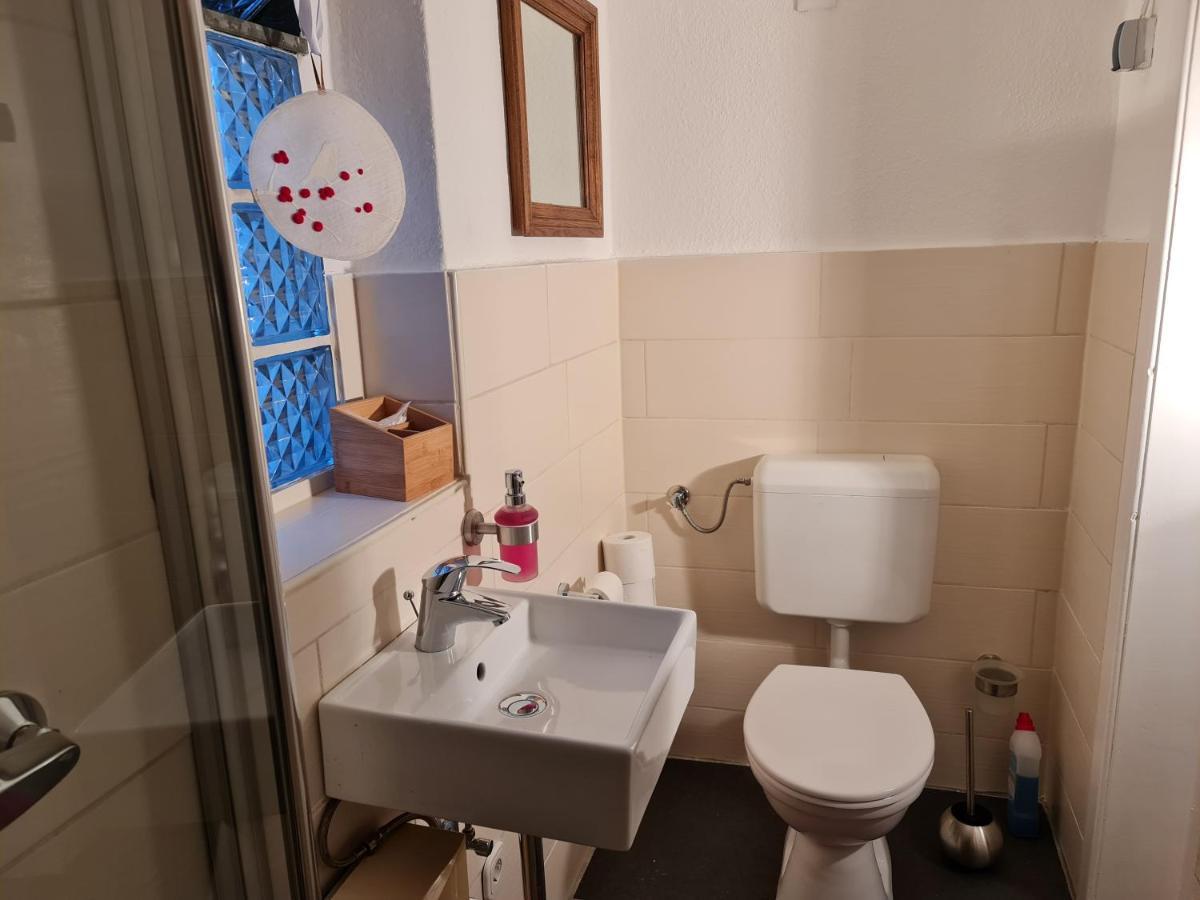 Schoenste Lage Am Rhein, Behagliches Haus Mit Kamin. *